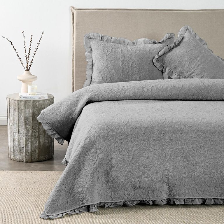 Quilt 2 Plazas Liso Ruffle Gris