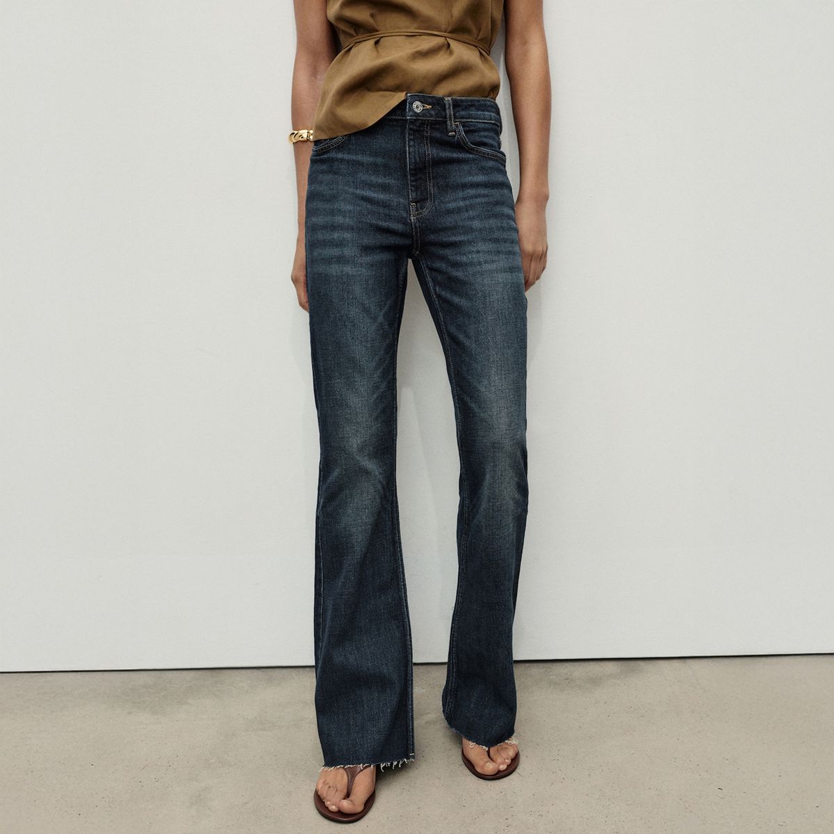 MANGO - Jeans Flare Tiro Medio Mujer Mango