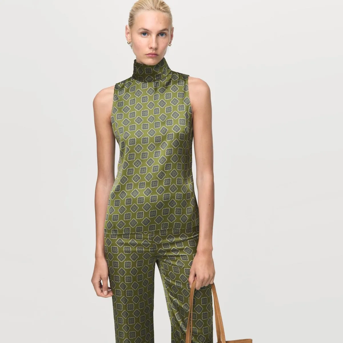 MANGO - Blusa Satinada Estampado Geométrico Mujer Mango