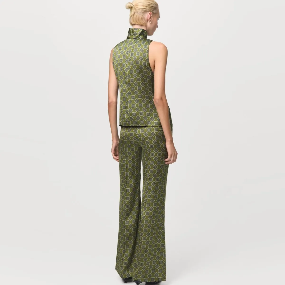 MANGO - Blusa Satinada Estampado Geométrico Mujer Mango