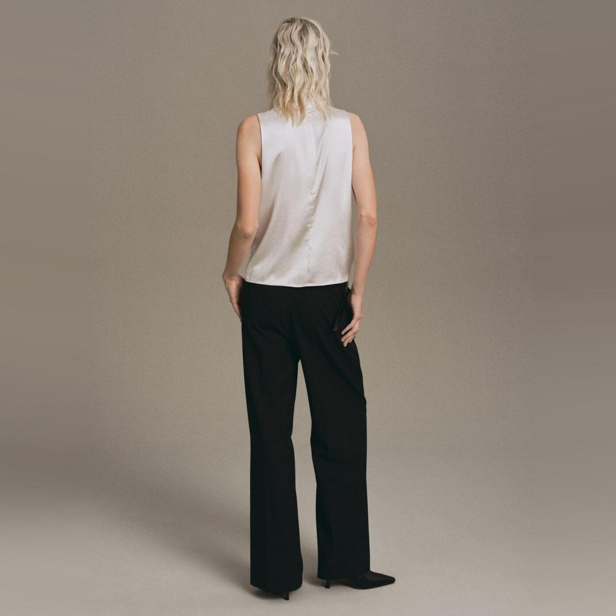 MANGO - Blusa Satinada Cuello Alto Mujer Mango