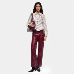 LAAGAM - Pantalón Ronnie Efecto Piel Detalle Cierre Mujer