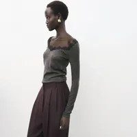 Polera Cuello Escotado Puntilla Mujer