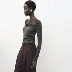 MANGO - Polera Cuello Escotado Puntilla Mujer