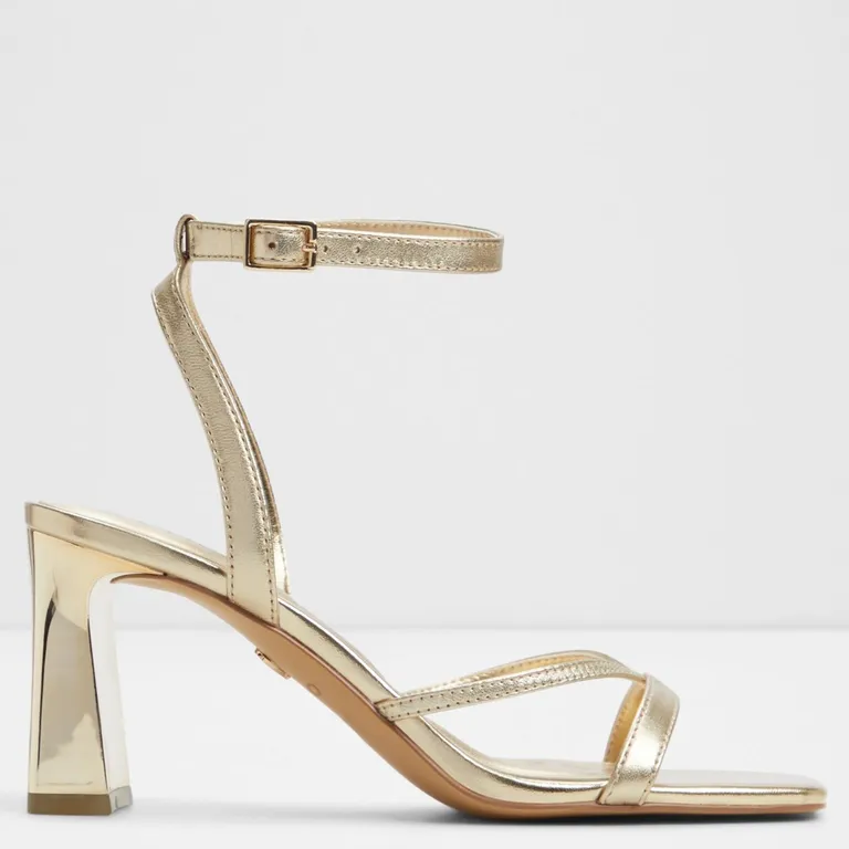 Sandalia Mujer Cuero Dorado