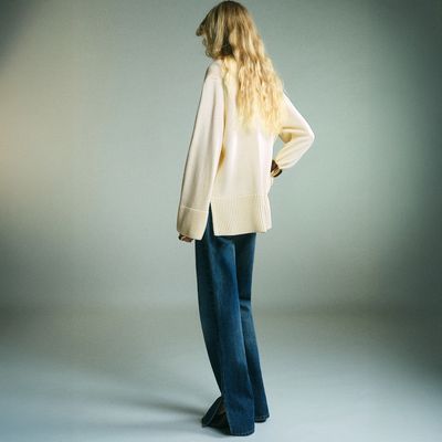 Imagen 2 del producto Sweater Cuello Vuelto Aberturas Mujer