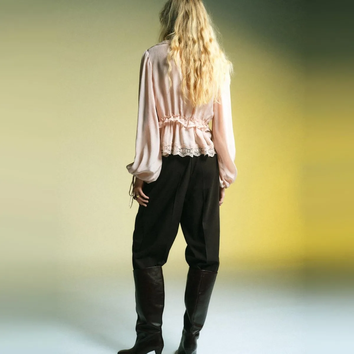 MANGO - Blusa Escote Pico Puntilla Mujer Mango