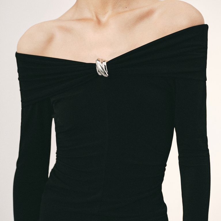 MANGO Polera Palabra De Honor Detalle Metálico Mujer