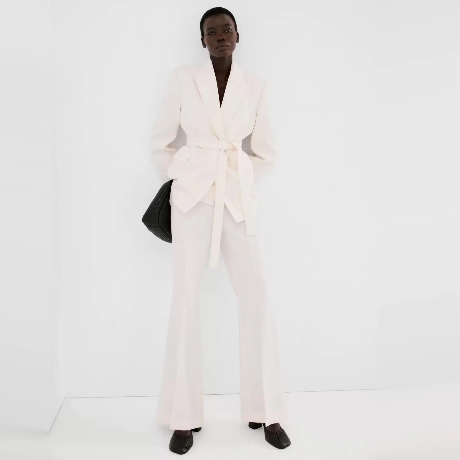 MANGO - Blazer $89.990 / Pantalón $59.990