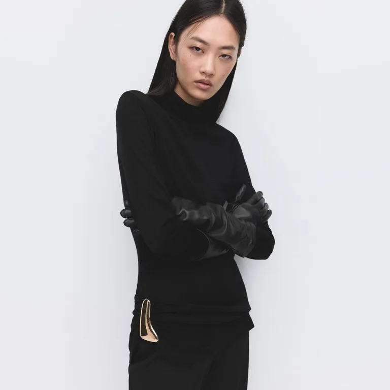 Sweater Cuello Alto Broche Mujer