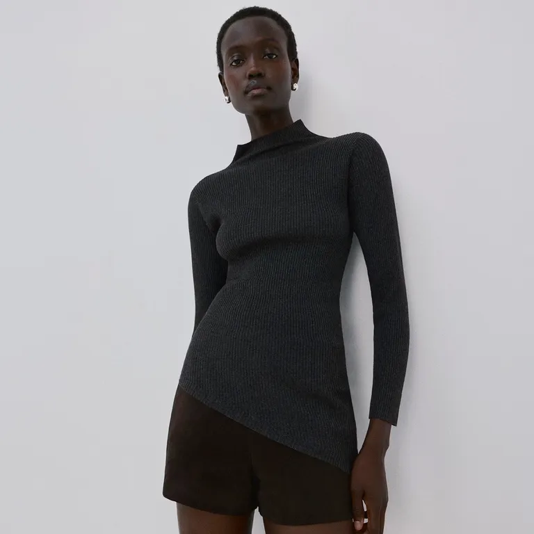 Sweater Asimétrico Cuello Alto Mujer