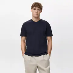 MANGO MAN - Polera 100% Algodón Cuello Pico Slim Fit Hombre