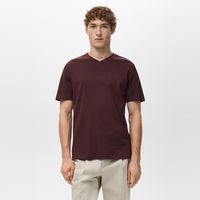 Polera 100% Algodón Cuello Pico Slim Fit Hombre