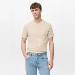 MANGO MAN - Polera 100% Algodón Cuello Pico Slim Fit Hombre