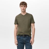 Polera 100% Algodón Cuello Pico Slim Fit Hombre