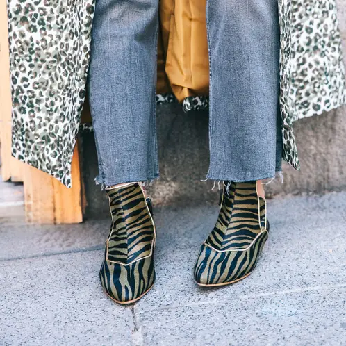 DE FLORES Y FLOREROS - Botín Bruja Dorado Cuero