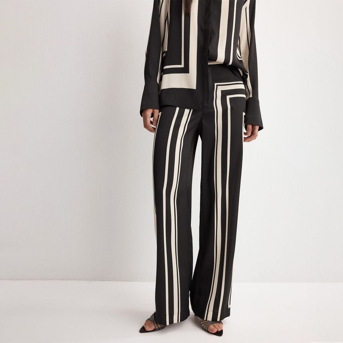 MANGO - Pantalón Satinado Estampado Mujer Mango