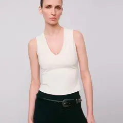 MANGO - Polera Entallado Escote Pico Mujer