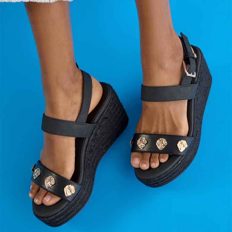 Sandalia Mujer Negro Plataforma Apliques Dorados