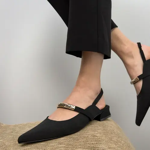 LOLA CASADEMUNT - Zapato Destalonado Mujer Punta Negro