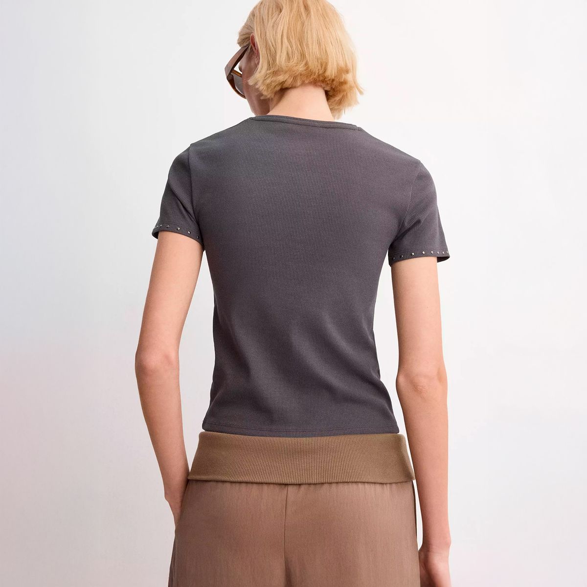 MANGO - Polera Manga Corta Tachas Mujer Mango