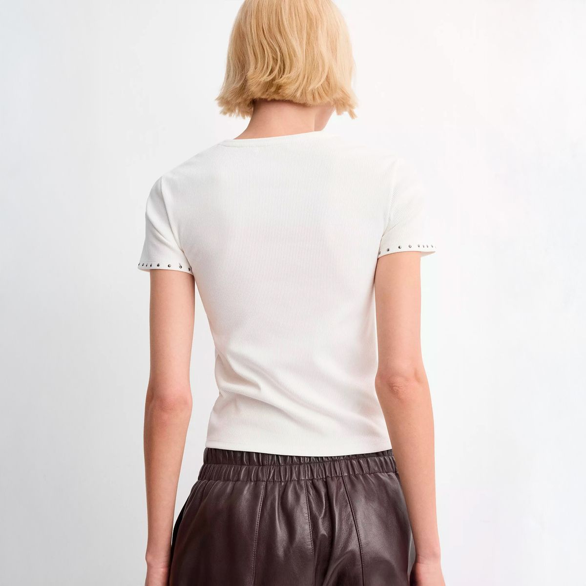 MANGO - Polera Manga Corta Tachas Mujer Mango
