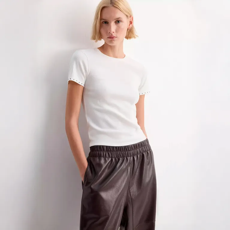Polera Manga Corta Tachas Mujer