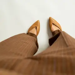 QUIERO UNAS BOBOS - Ballerina Mujer Cuero Café Tachas