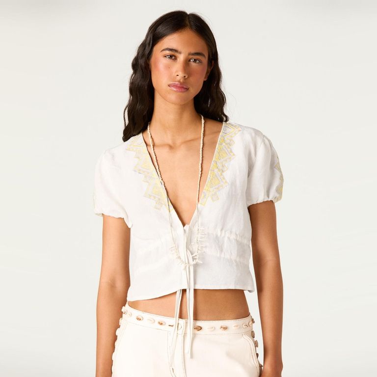 Blusa Bordados Manga Corta Mujer