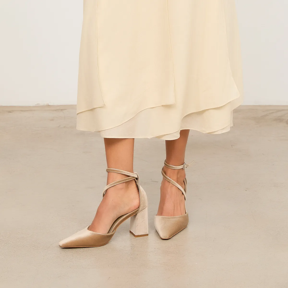 MIM - Zapato Formal Mujer Terciopelo Beige Mim