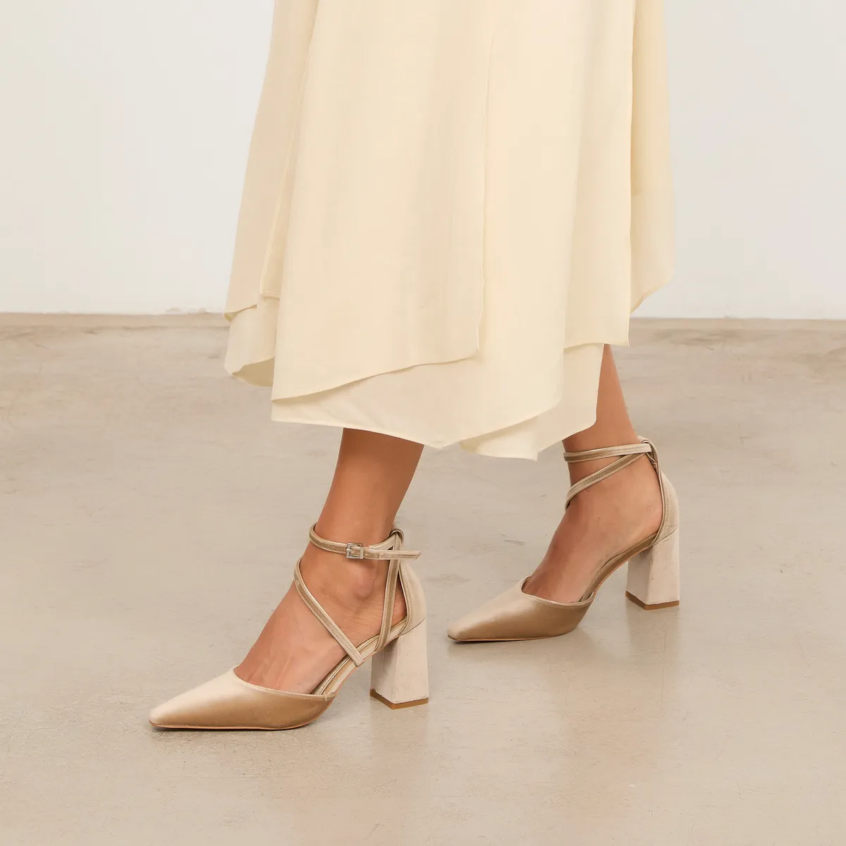 MIM - Zapato Formal Mujer Terciopelo Beige Mim