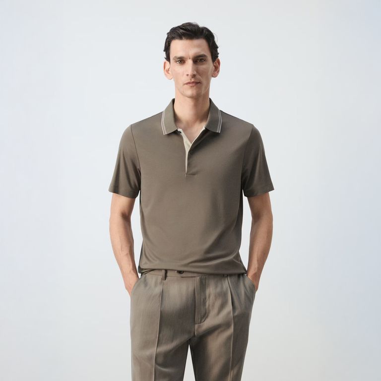 Polera Slim Fit Detalle Cuello Hombre