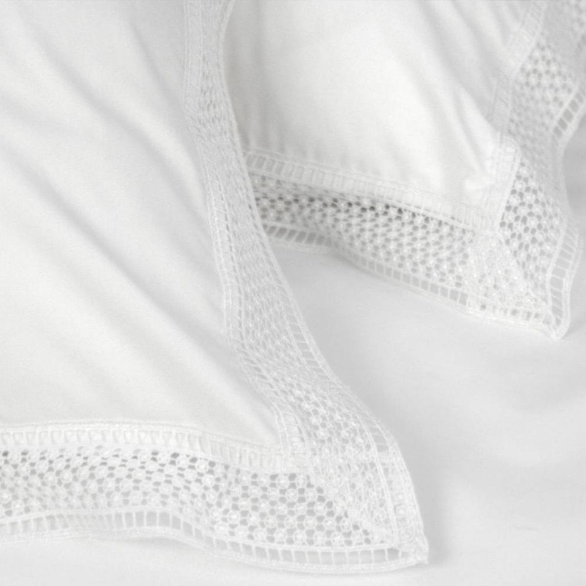 NINA HERRERA - Cubreplumón Básico Macramé Crudo 220 Hilos Super King Nina Herrera