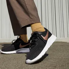 NIKE - Tanjun Zapatilla Urbana Mujer Negro