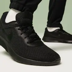 NIKE - Tanjun Zapatilla Urbana Hombre Negro