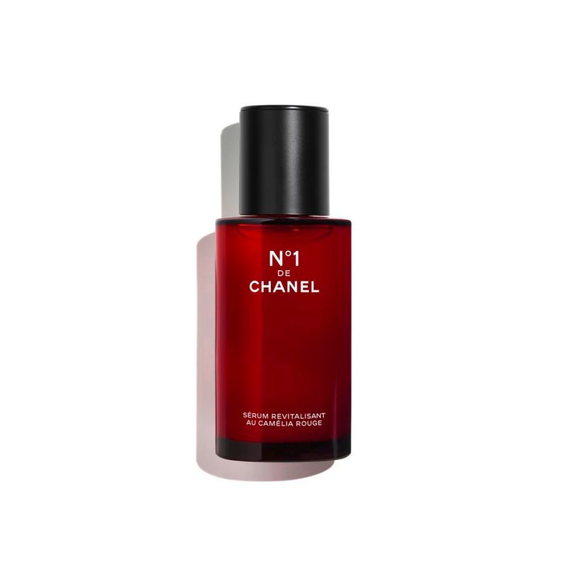 CHANEL - N°1 DE CHANEL SÉRUM REVITALIZANTE Alisa y Aporta Luminosidad Para Una Piel Que Luce Más Joven Chanel