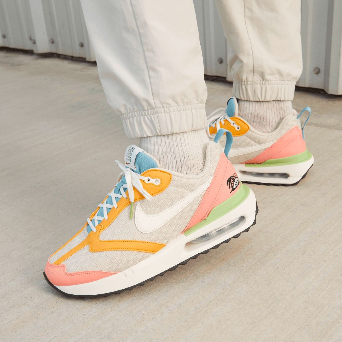 NIKE - Air Max Dawn Se Zapatilla Urbana Mujer Beige/Khaki Nike