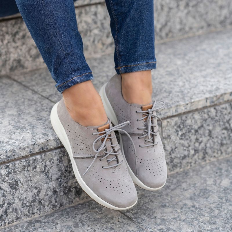 HUSH PUPPIES - Spinal Perf Lace Zapatilla Urbana Mujer Gris Hush Puppies