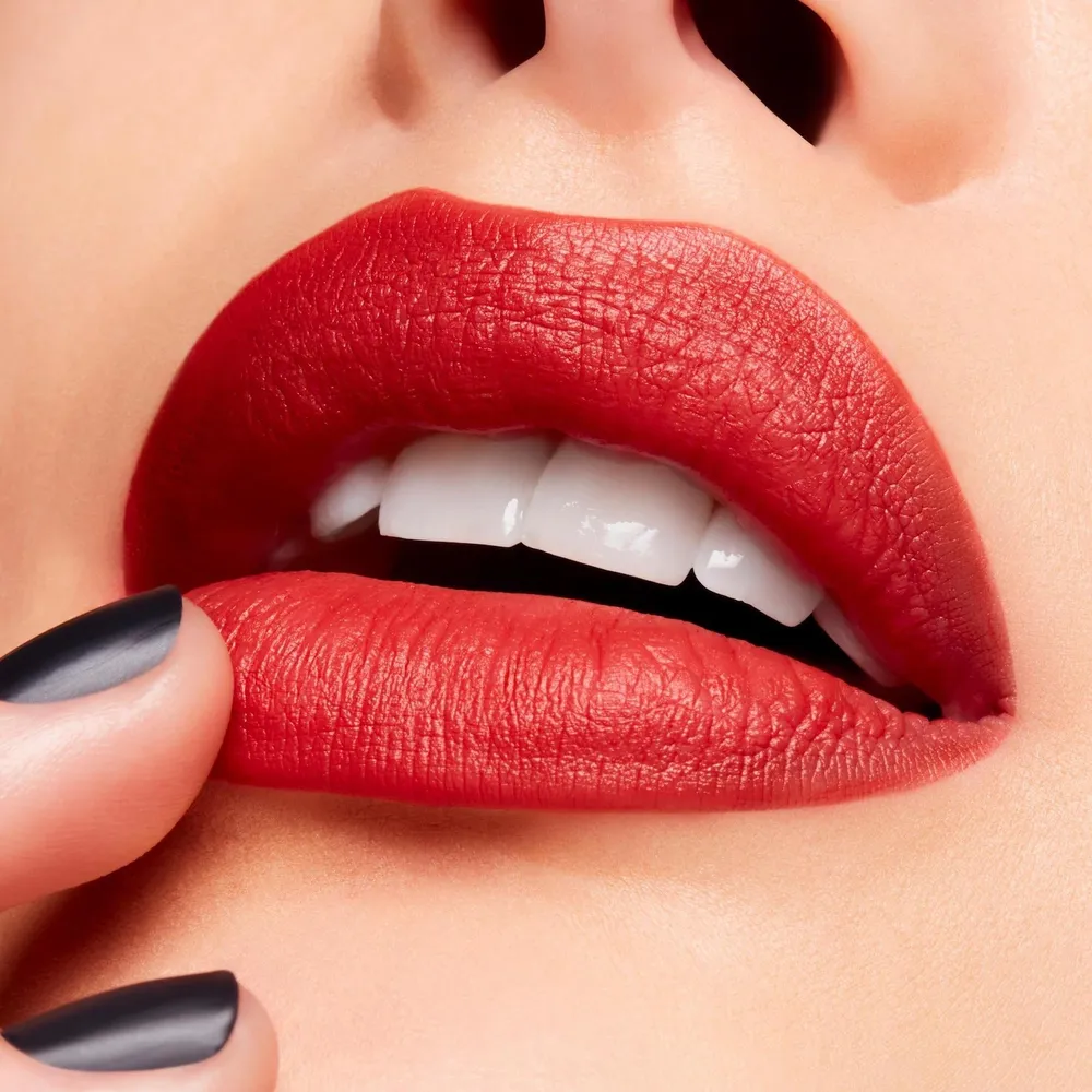 Mac Powder Kiss Velvet Blur Slim Stick Devoted To Chili, foto 5