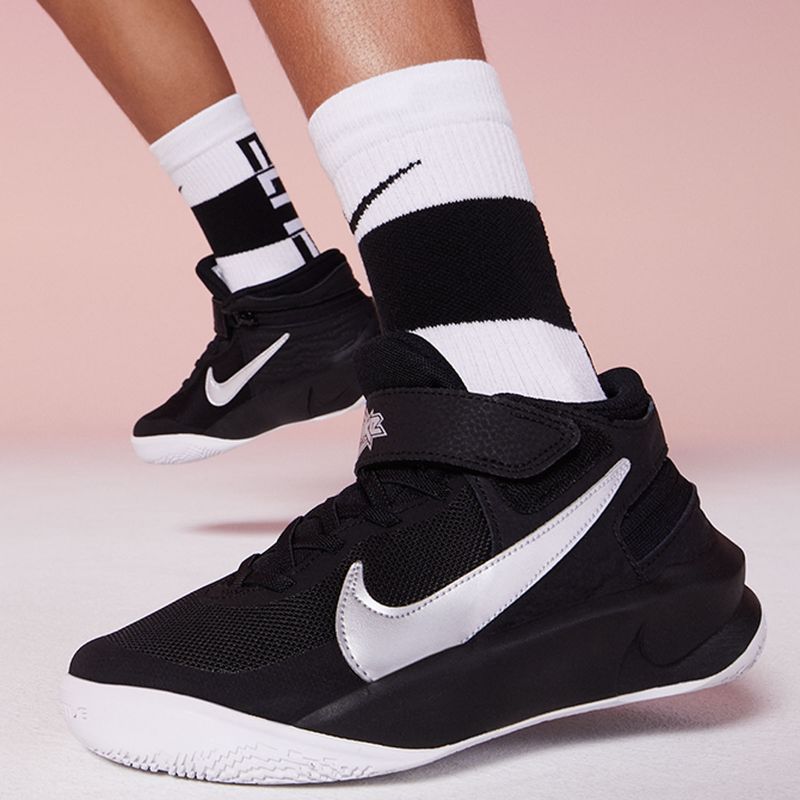 Nike - Nike Team Hustle D 10 Flyease Gs Zapatilla Urbana Niño