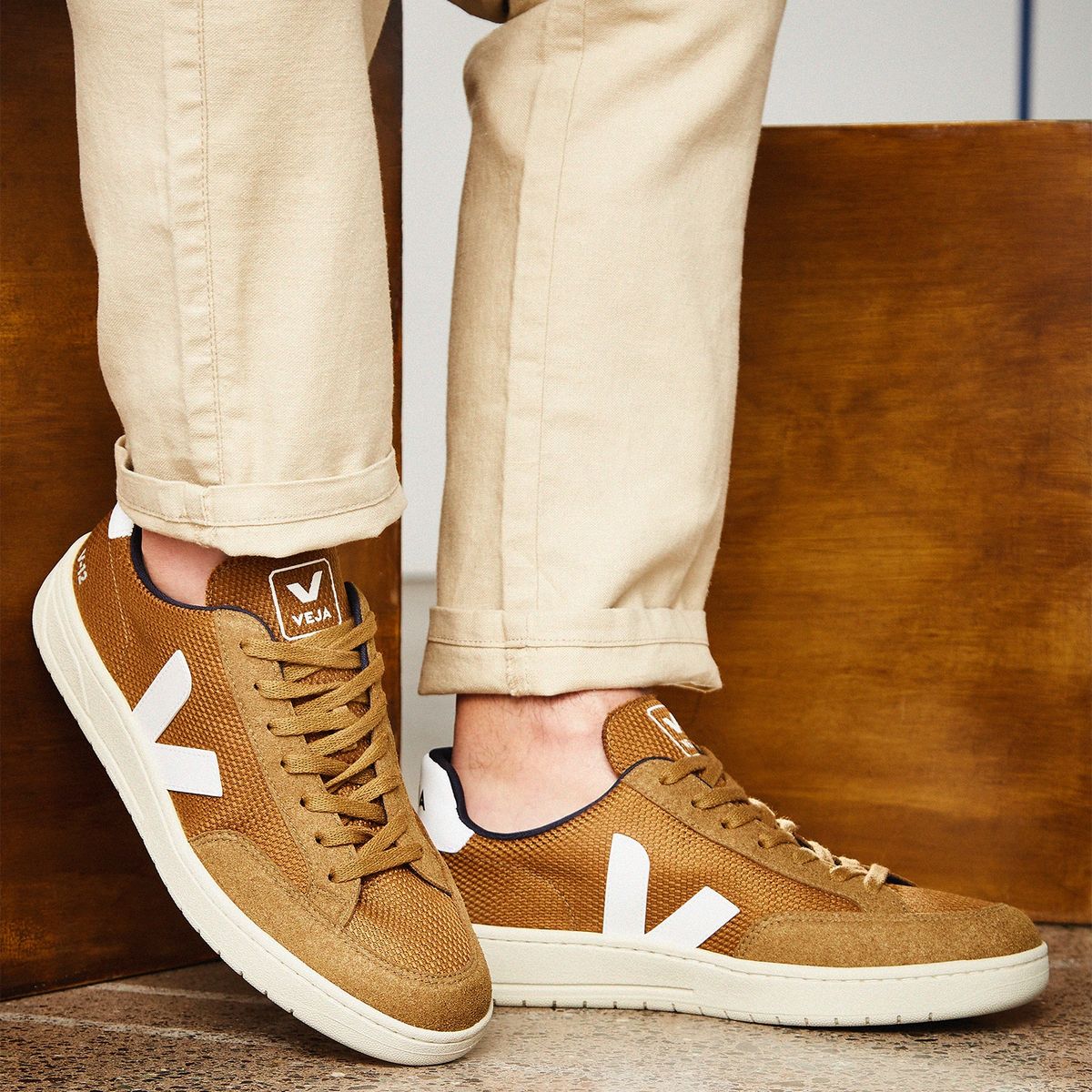 VEJA - V-12 Zapatilla Urbana Hombre Café Veja