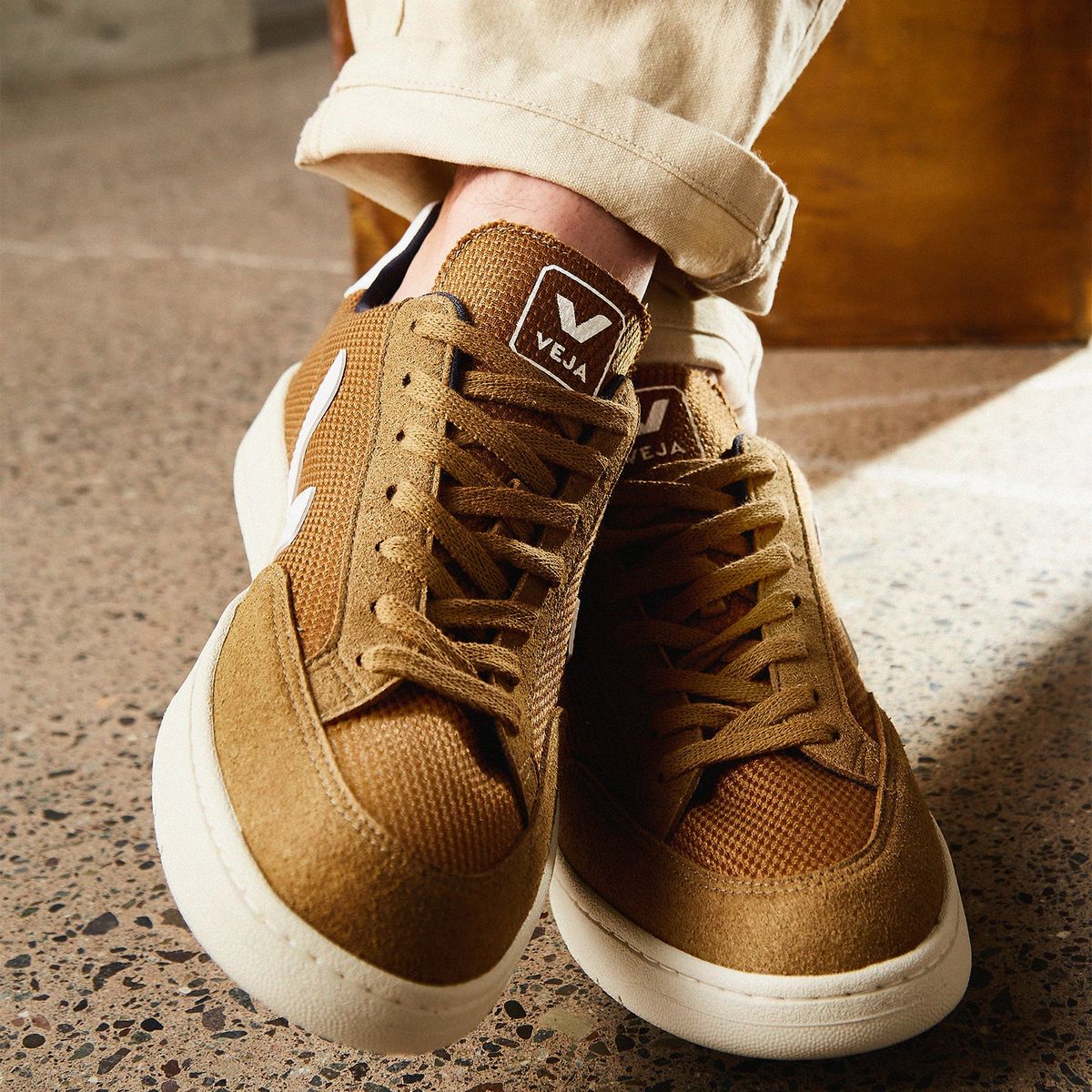 VEJA - V-12 Zapatilla Urbana Hombre Café Veja