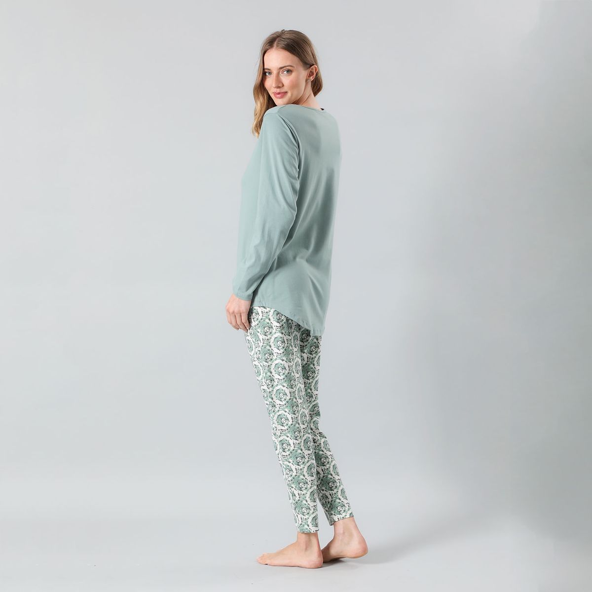 FLORES - Flores Pijama Largo + Calza