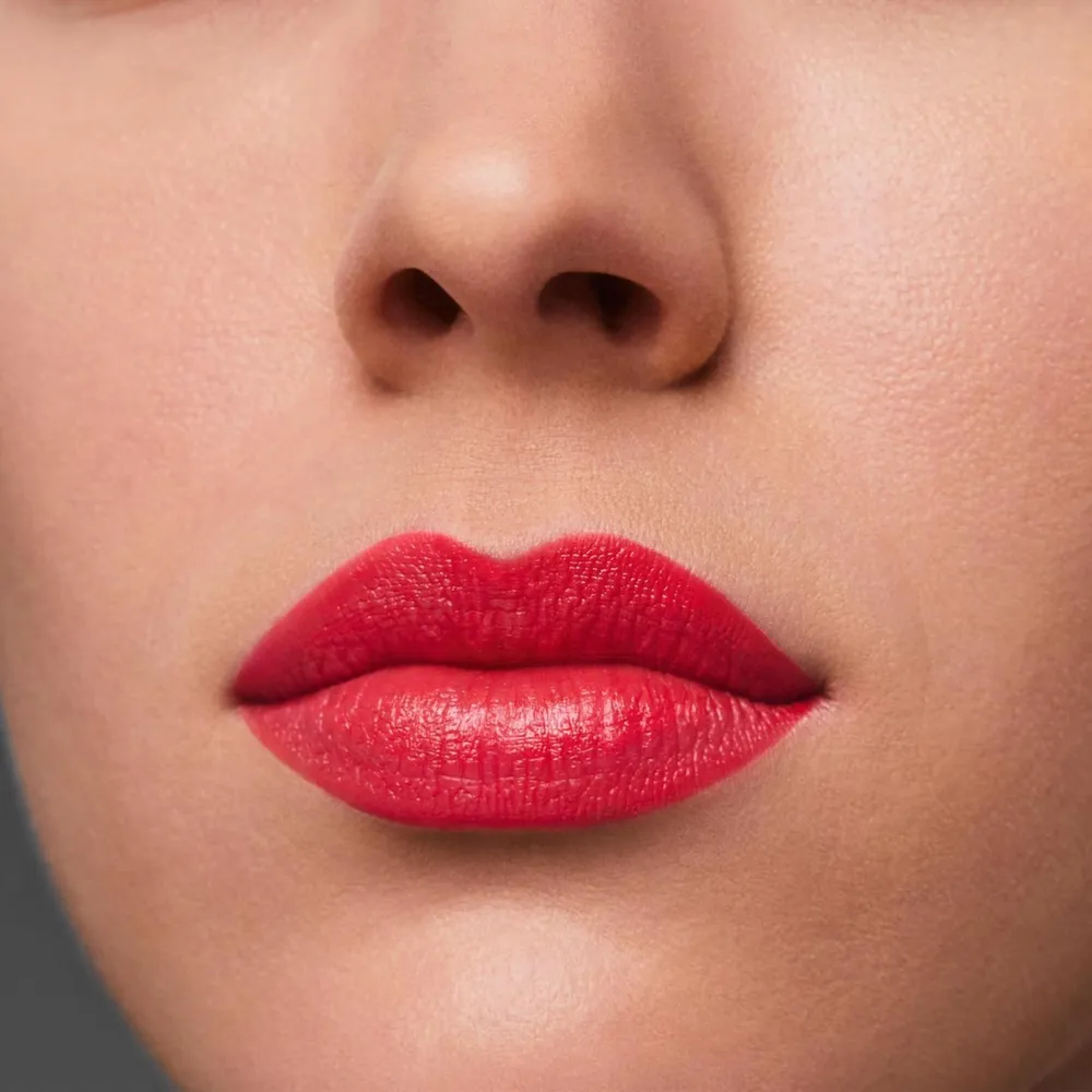 Labial Pure Color Envy Creme Defiant Coral Estée Lauder, foto 3