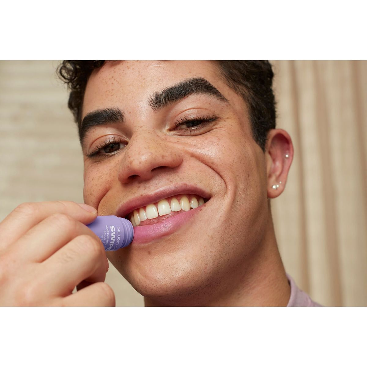 THE BODY SHOP - Bálsamo Labial Hidratante Swipe It Blueberry The Body Shop