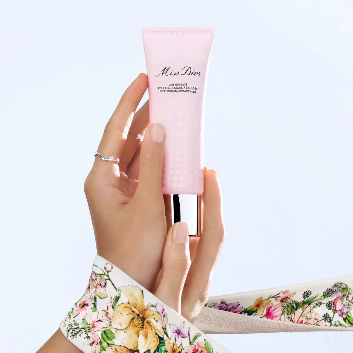 DIOR - Miss Dior Leche Granulada de Rosa para la Ducha - Leche exfoliante corporal