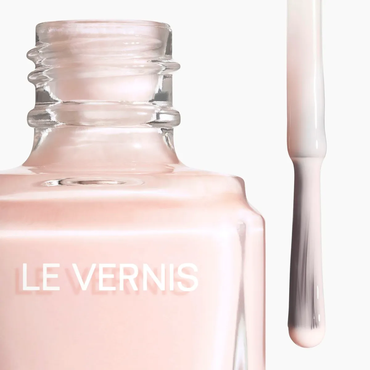 CHANEL - LE VERNIS Color y Brillo De Larga Duración