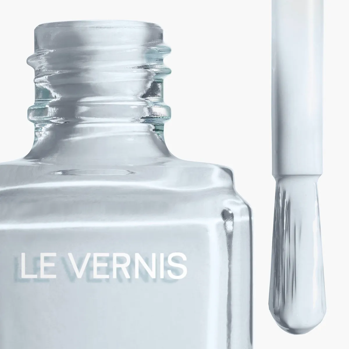 CHANEL - LE VERNIS Color y Brillo De Larga Duración