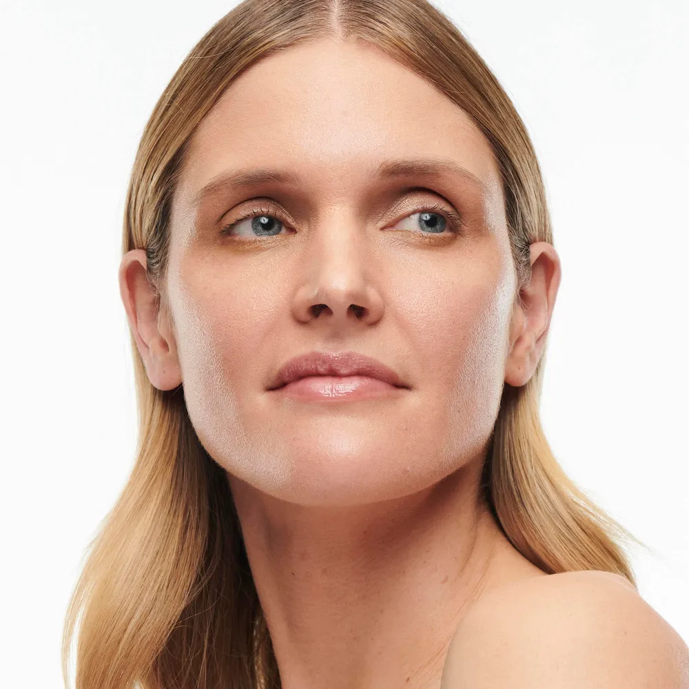 MAC Studio Radiance Serum-Powered Foundation NW22, foto 3