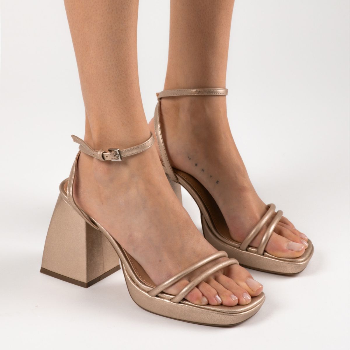 MIM - Sandalia Mujer Dorado Mim